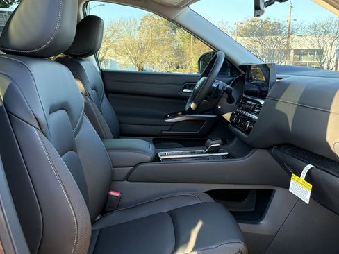 New 2026 Nissan Pathfinder SL image 7