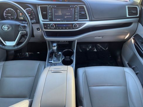 Certified 2019 Toyota Highlander FWD V6 image 17