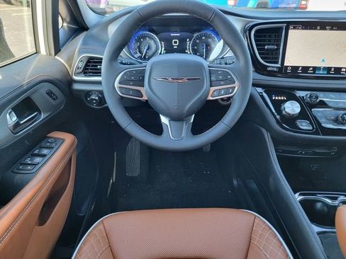 New 2026 Chrysler Pacifica Pinnacle AWD/4WD image 31