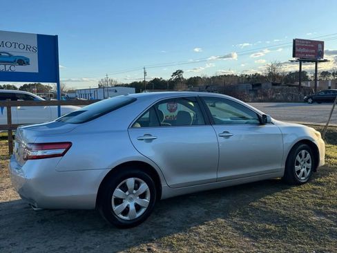Used 2010 Toyota Camry LE image 10