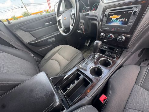 Used 2015 Chevrolet Traverse LT w/ Style and Technology Package FWD image 25