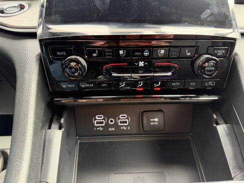 New 2025 Jeep Grand Cherokee Limited image 8