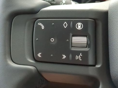 Used 2025 Land Rover Defender 110 S image 25