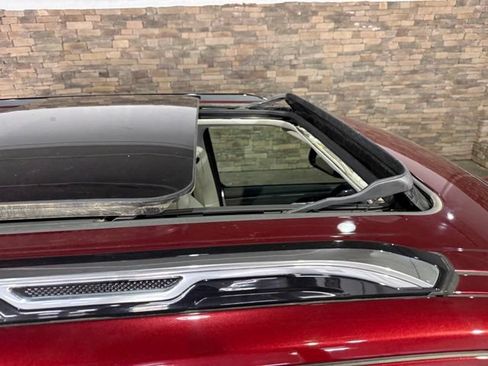 Used 2022 Jeep Wagoneer Series III w/ Premium Group I AWD/4WD image 2