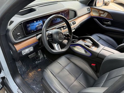 Used 2024 Mercedes-Benz GLS 580 4MATIC image 24