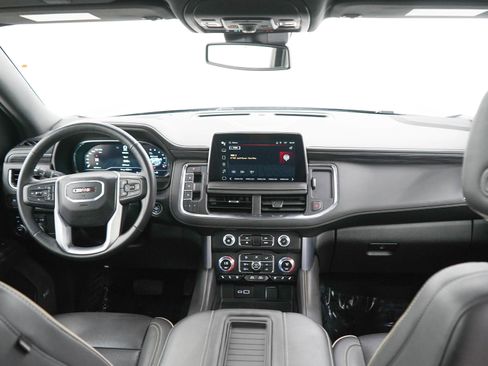 Used 2024 GMC Yukon SLT w/ SLT Luxury Package AWD/4WD image 14