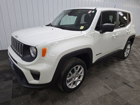 Used 2023 Jeep Renegade Latitude AWD/4WD image 8