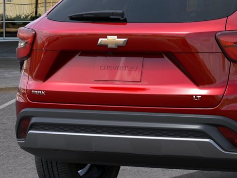 New 2026 Chevrolet Trax LT w/ LT Convenience Package FWD image 15