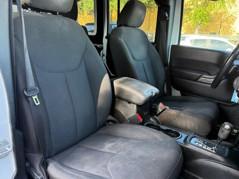 Used 2017 Jeep Wrangler Unlimited Sport w/ Quick Order Package 24S AWD/4WD image 14