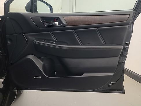 Used 2019 Subaru Outback 2.5i Limited AWD/4WD image 12