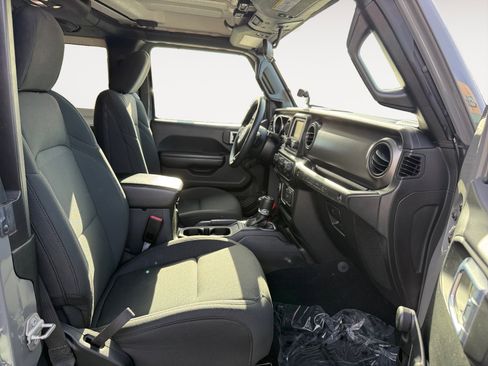 Used 2021 Jeep Wrangler Sport image 19