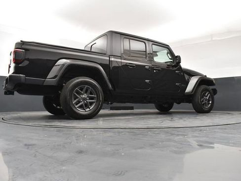 Used 2024 Jeep Gladiator Sport image 24