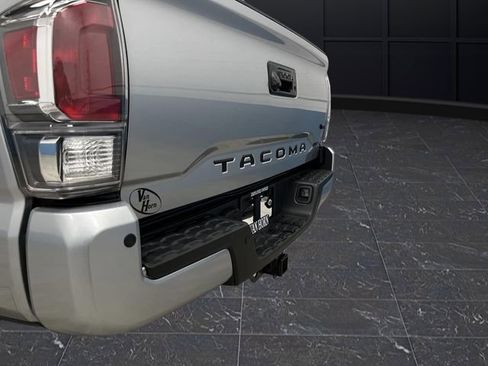 Used 2023 Toyota Tacoma TRD Sport w/ Technology Package image 31