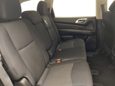 Used 2019 Nissan Pathfinder SV image 19