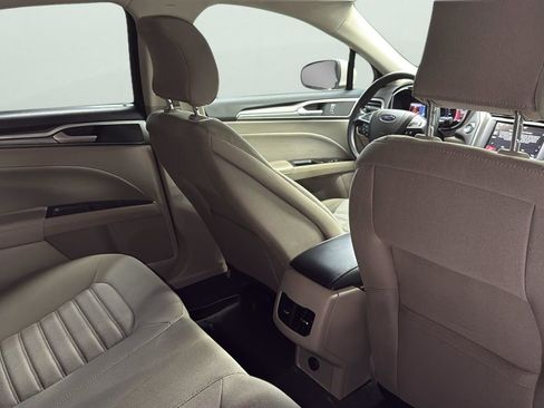 Used 2019 Ford Fusion SE image 29