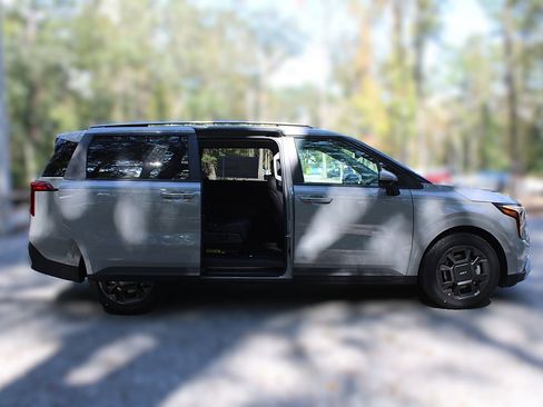 New 2026 Kia Carnival EX image 19