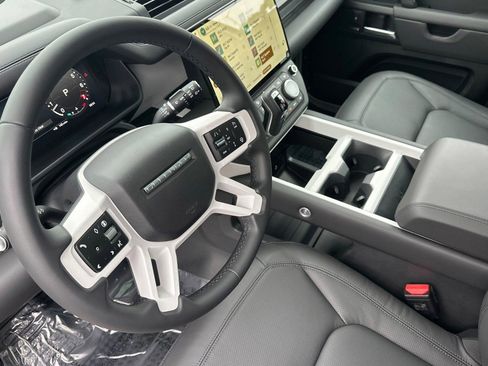 New 2026 Land Rover Defender 110 X-Dynamic SE AWD/4WD image 4