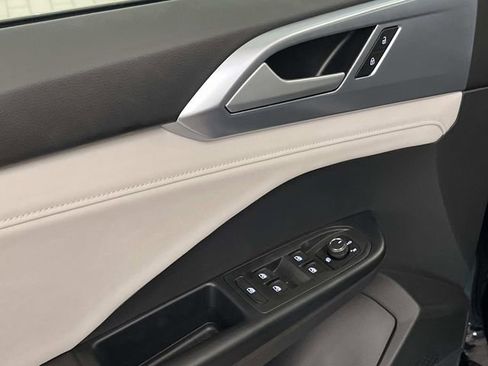 New 2026 Volkswagen Taos SE image 11