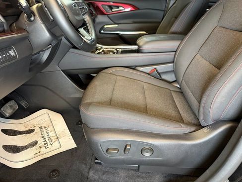 Used 2024 Chevrolet Traverse Z71 w/ Enhanced Driving Package AWD/4WD image 19