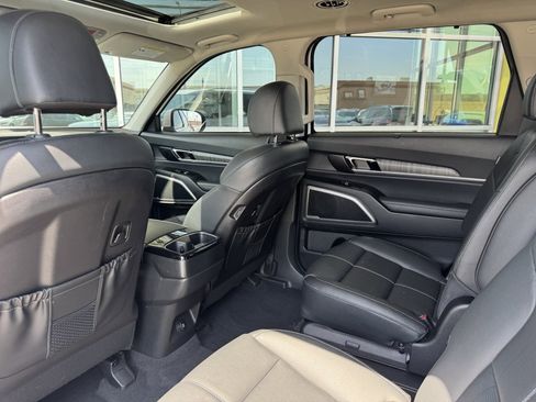 Used 2023 Kia Telluride EX w/ EX Captain's Chair Package image 36