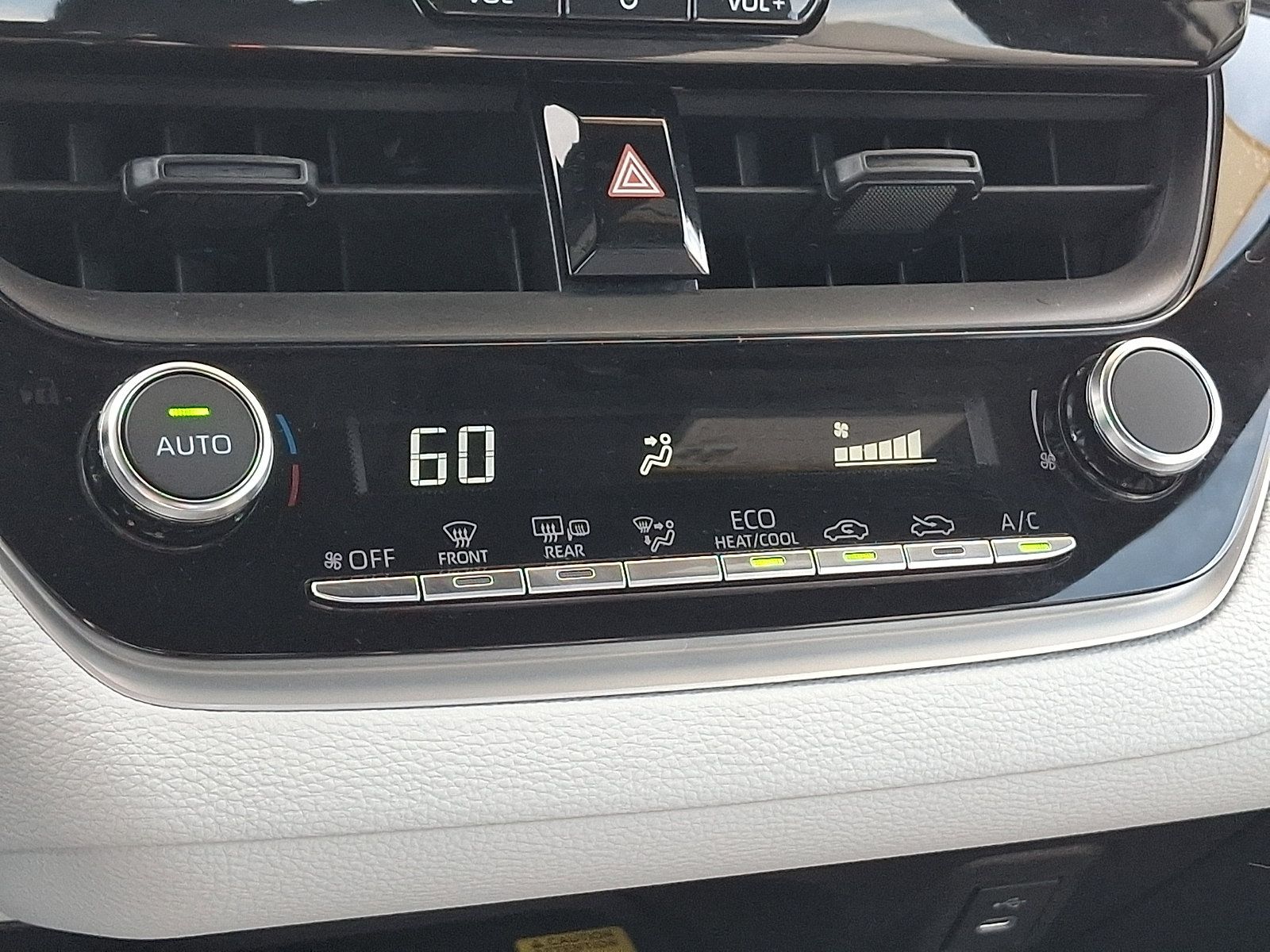 Certified 2026 Toyota Corolla SE w/ SE Package FWD image 16