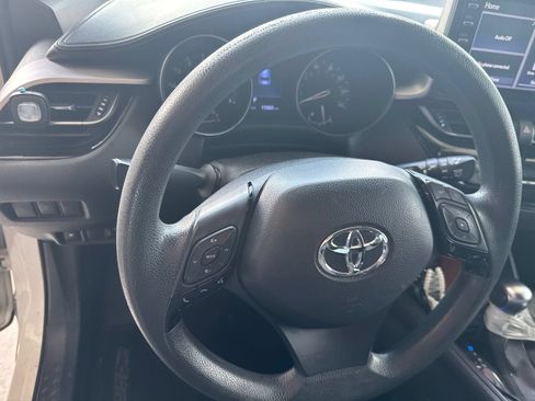 Used 2020 Toyota C-HR LE FWD image 8