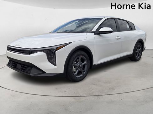 New 2025 Kia K4 LXS image 7