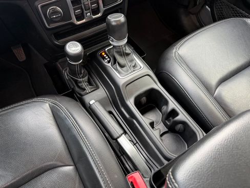 Used 2020 Jeep Gladiator Overland image 16