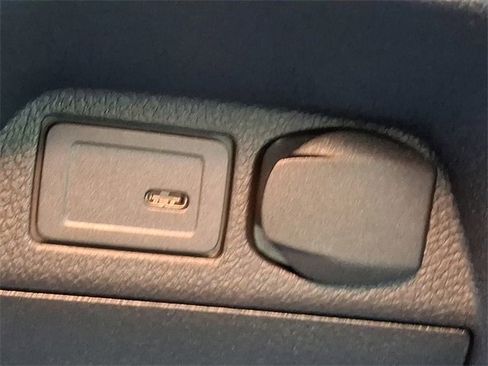 Used 2025 Mercedes-Benz Sprinter 2500 image 24