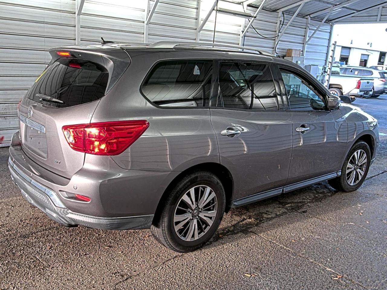 Used 2018 Nissan Pathfinder SV FWD image 3