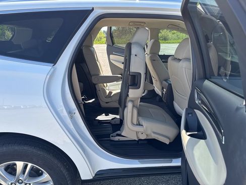 Used 2019 Buick Enclave Essence FWD image 37
