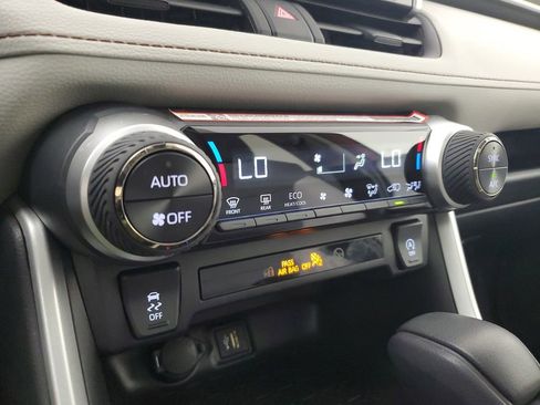 Used 2025 Toyota RAV4 XLE w/ Convenience Package image 30