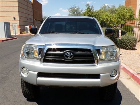 Used 2005 Toyota Tacoma PreRunner RWD image 2