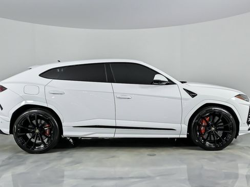 Used 2020 Lamborghini Urus image 14