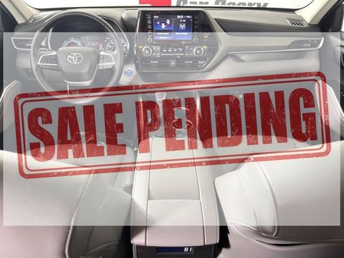 Certified 2022 Toyota Highlander XLE image 6