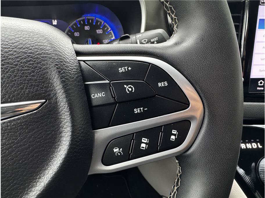 Used 2024 Chrysler Pacifica Touring-L FWD image 22