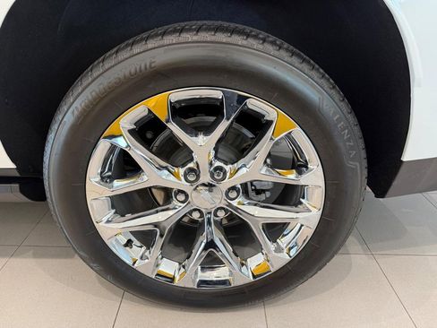 Used 2023 Chevrolet Suburban High Country image 5