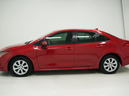 Used 2020 Toyota Corolla LE FWD image 7