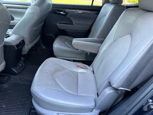 Used 2022 Toyota Highlander Limited AWD/4WD image 9