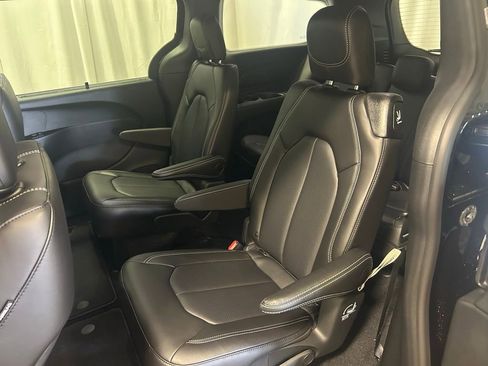 New 2026 Chrysler Pacifica Select image 19