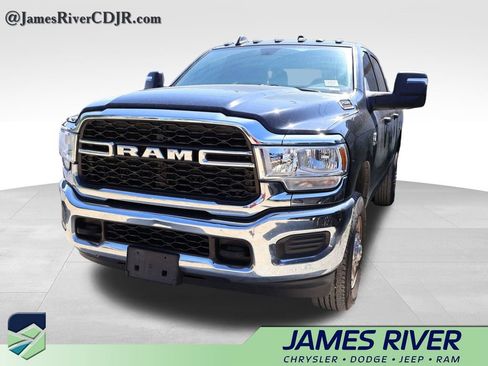 Used 2024 RAM 2500 Tradesman w/ Chrome Appearance Group AWD/4WD image 4