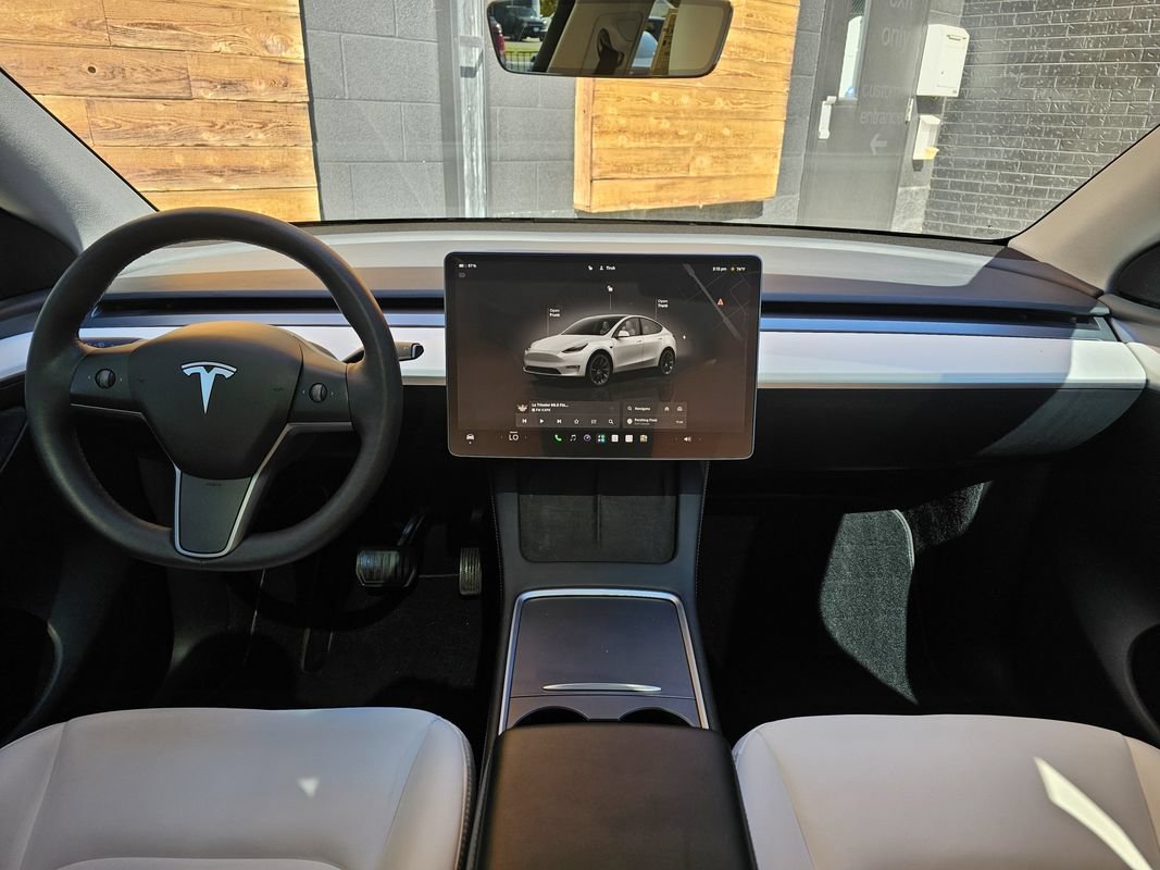 Used 2023 Tesla Model Y Long Range AWD/4WD image 18