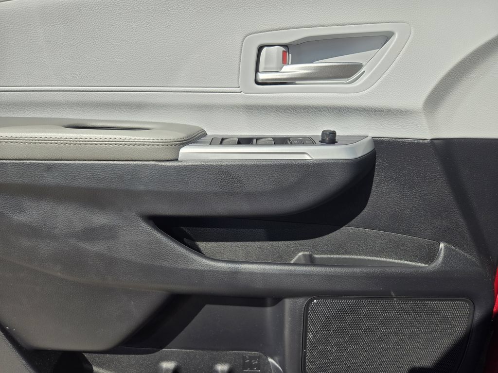 Used 2026 Toyota Sienna XLE FWD image 22