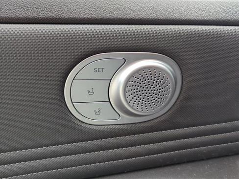 Used 2023 Hyundai Elantra Limited image 9