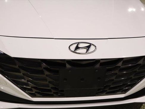 Used 2022 Hyundai Elantra Limited FWD image 14