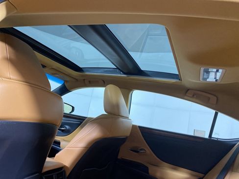 Certified 2022 Lexus ES 350 w/ Premium Package image 14