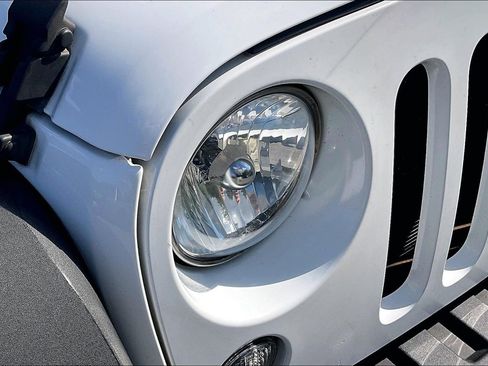 Used 2018 Jeep Wrangler Sport image 27