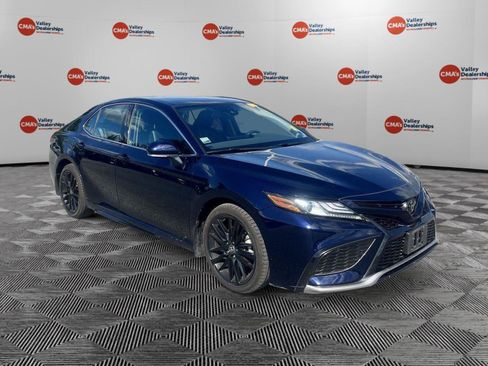 Used 2022 Toyota Camry XSE FWD image 3