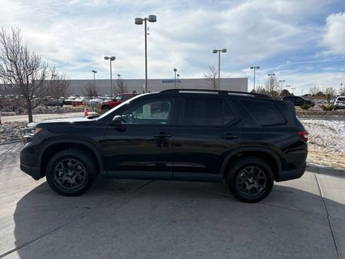Used 2025 Honda Pilot TrailSport image 4