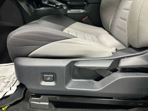 Used 2025 Toyota Tacoma TRD Off-Road image 11